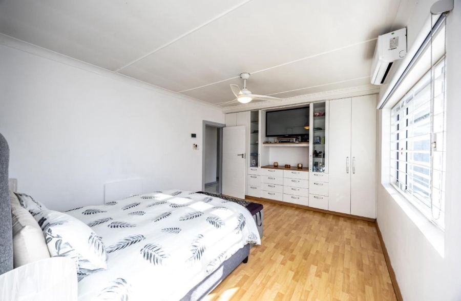 5 Bedroom Property for Sale in Baysville Eastern Cape